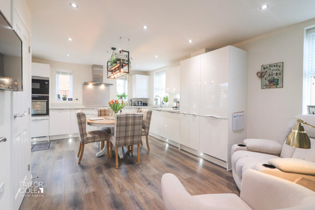 Additional property image - Bennet Close, Tamworth