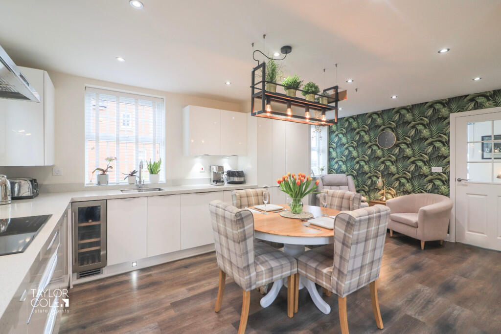 Additional property image - Bennet Close, Tamworth