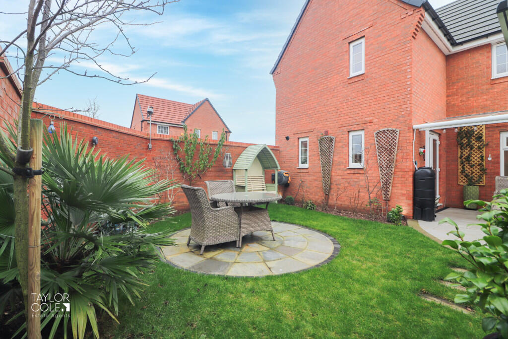 Additional property image - Bennet Close, Tamworth