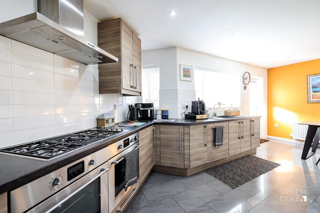 Additional property image - School Walk, Tamworth