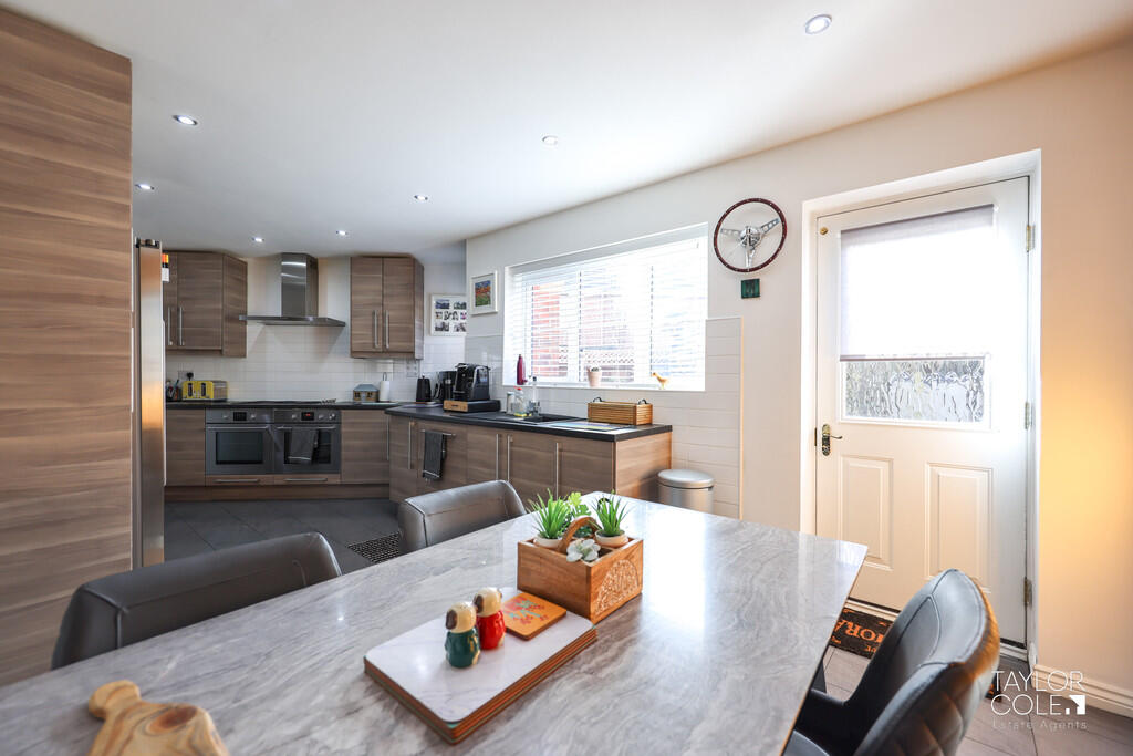 Additional property image - School Walk, Tamworth