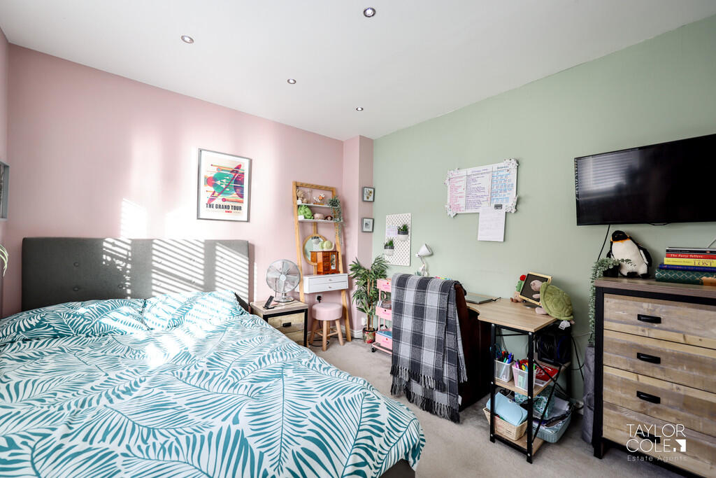 Additional property image - School Walk, Tamworth