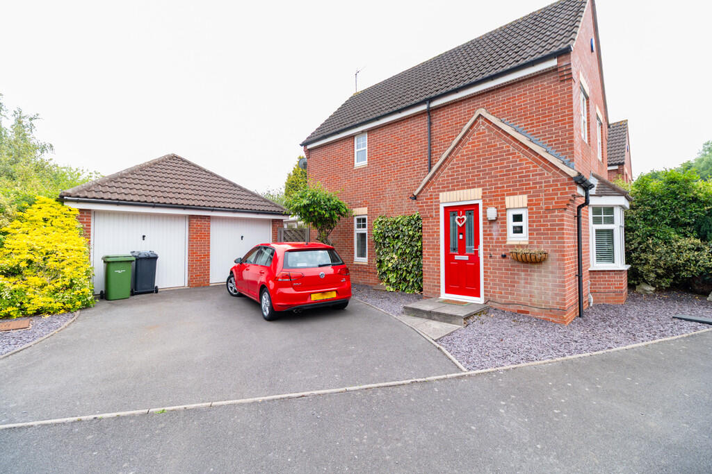 Main image of property: Lakeview Avenue, Tamworth