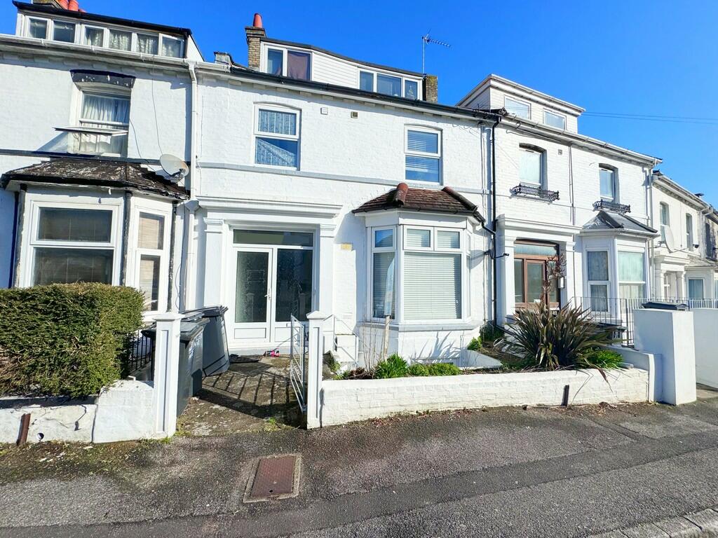 Studio flat for rent in Norwich Avenue, Bournemouth, BH2