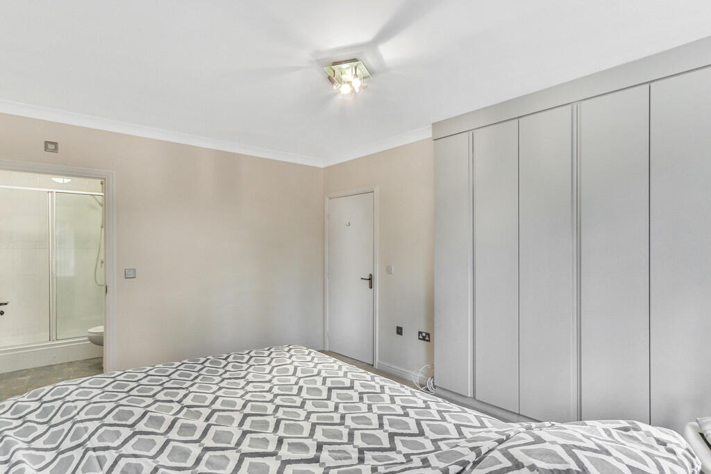 Additional property image - Holdenhurst Road, Bournemouth