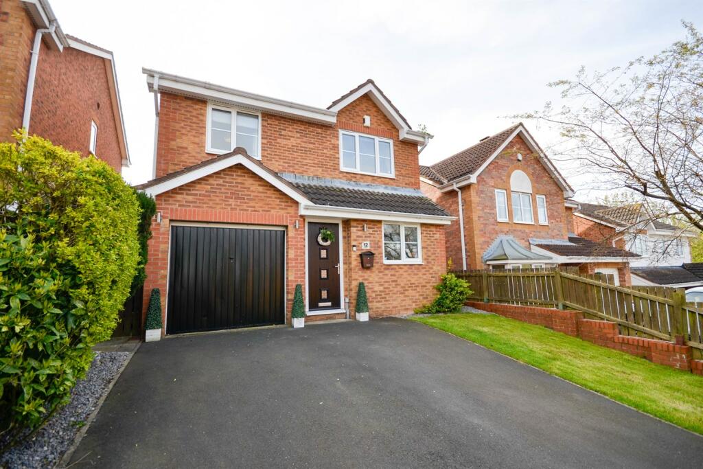 3 bedroom detached house for sale in Hillside, Birtley, DH3