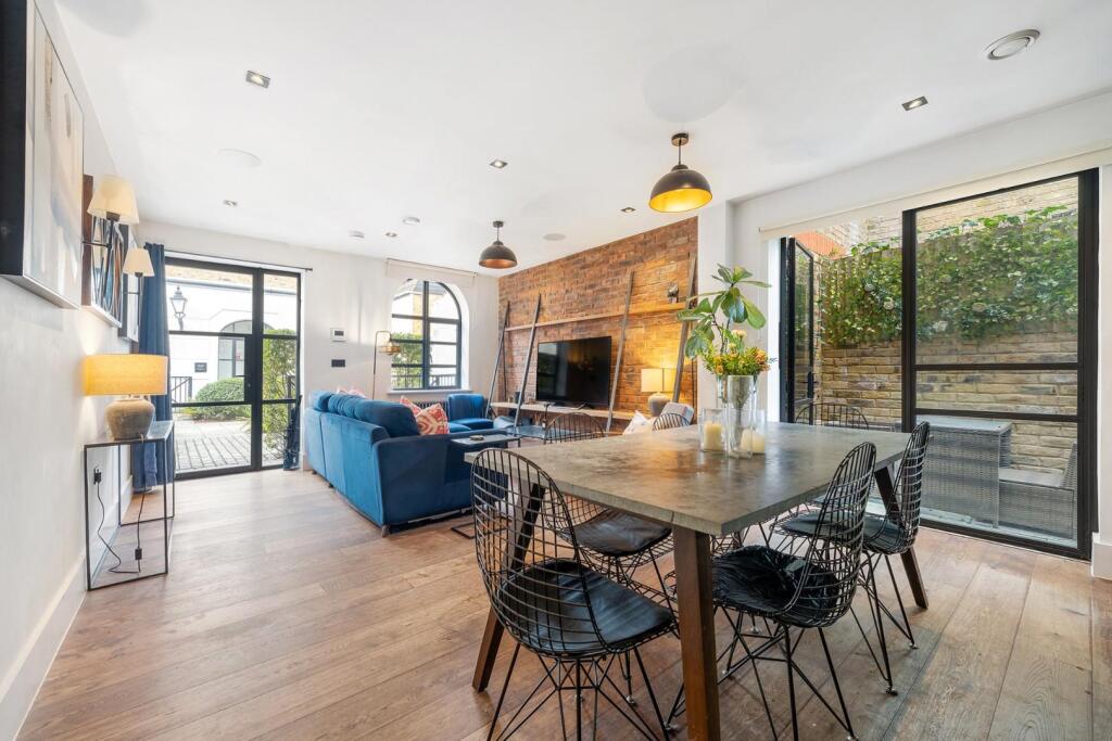 Main image of property: Old Town, SW4