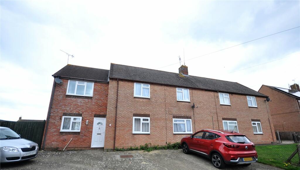 4 bedroom end of terrace house for sale in Boscombe Road, Swindon, Wiltshire, SN25