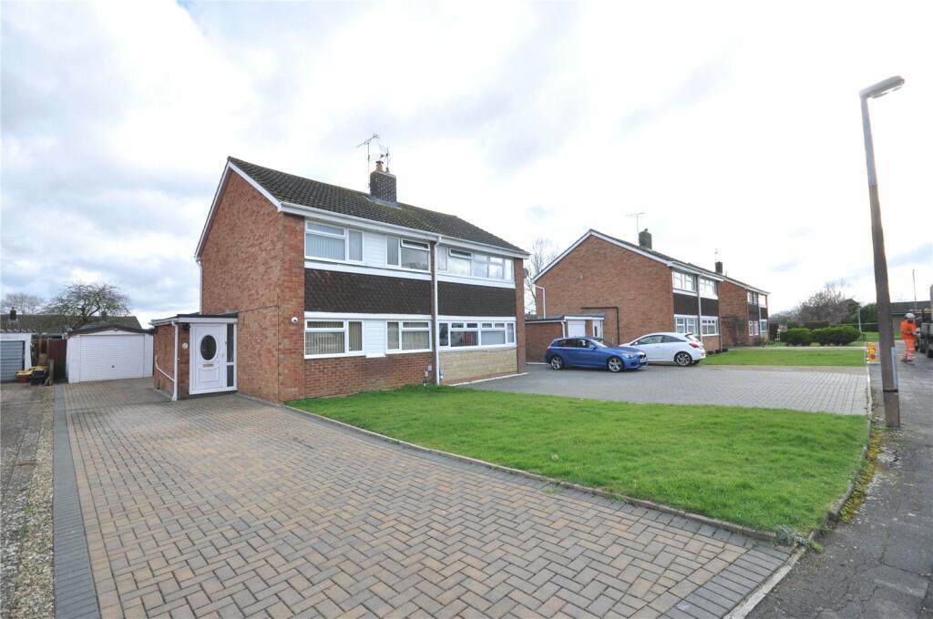 3 bedroom semi-detached house for sale in Martinfield, Swindon, Wiltshire, SN3