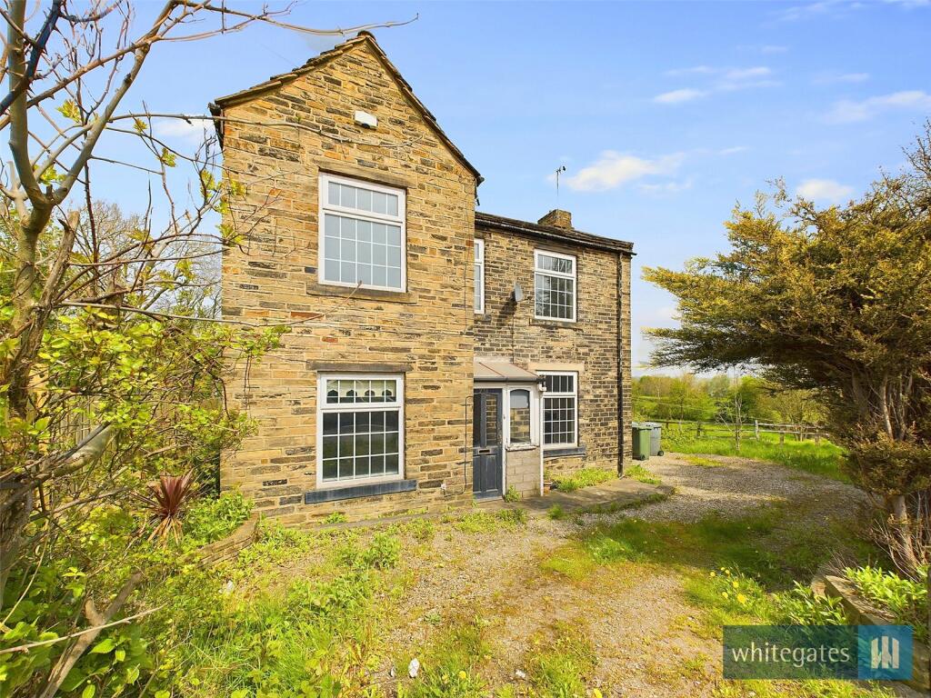 3 bedroom detached house for sale in Whitehall Road, Wyke, Bradford