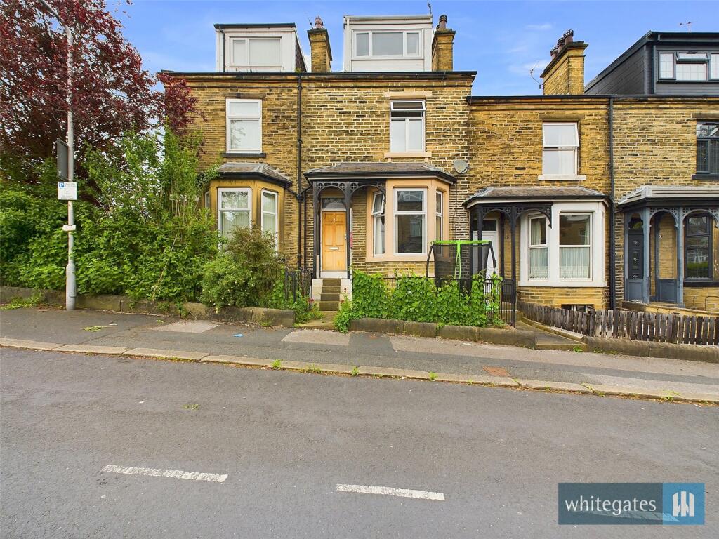 4 bedroom terraced house for sale in Birklands Road, Shipley, West