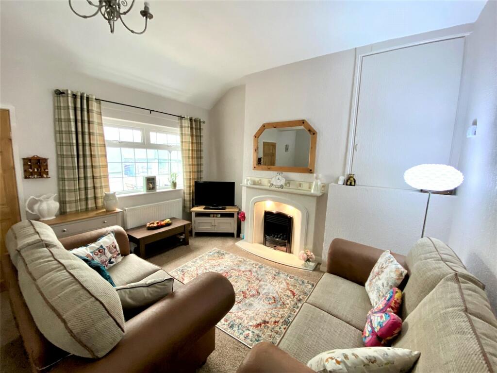 2 bedroom bungalow for sale in Hill Street, Rhosllanerchrugog, Wrexham