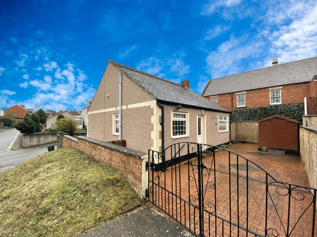 2 bedroom bungalow for sale in Hill Street, Rhosllanerchrugog, Wrexham, LL14