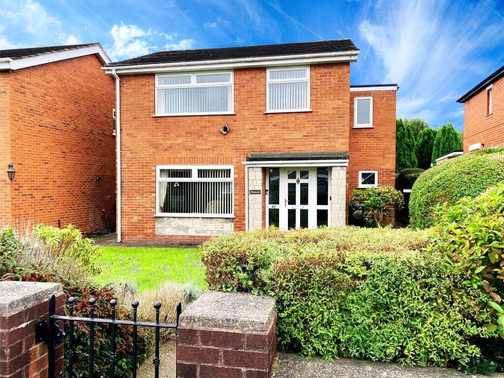 4 bedroom detached house for sale in Bangor Road, Johnstown, Wrexham, LL14