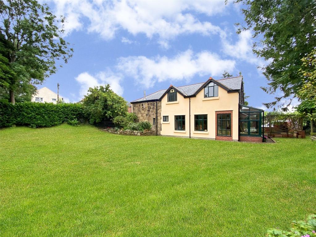 4 bedroom detached house for sale in Clayton Road, Pentre Broughton