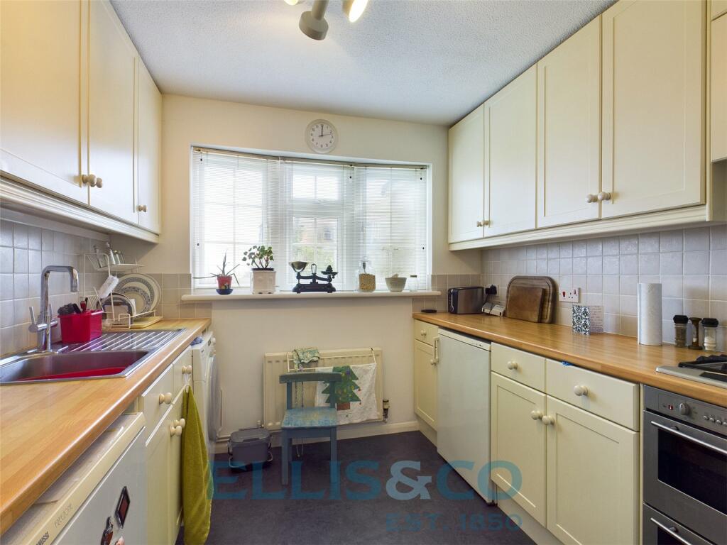3 bedroom semidetached house for sale in Victoria Road, Golden Green