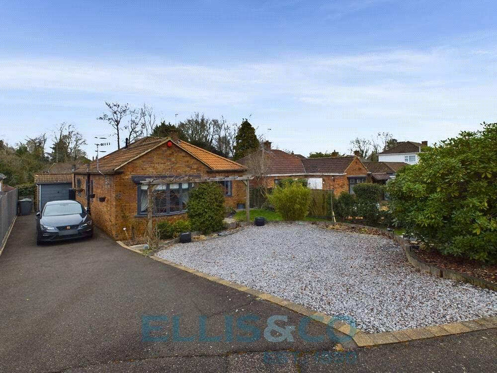 2 bedroom bungalow for sale in Rodney Avenue, Tonbridge, Kent, TN10