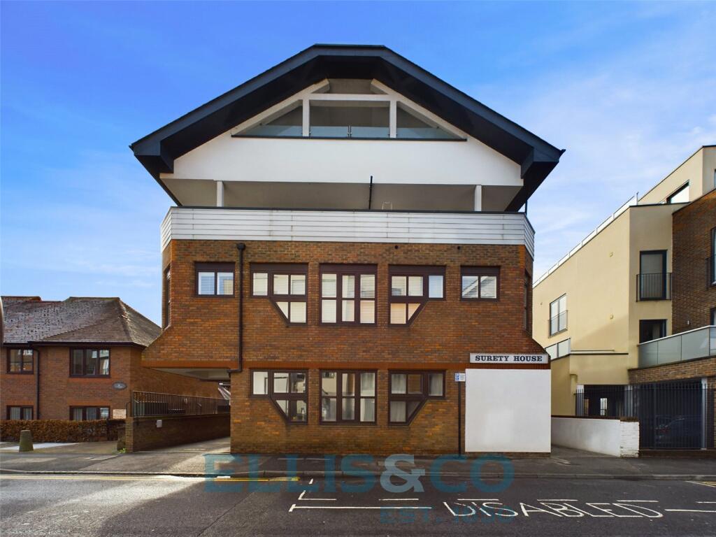 2 bedroom apartment for sale in Lyons Crescent, Tonbridge, TN9