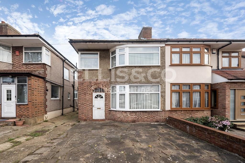 3 bedroom semidetached house for sale in Langland Crescent, Stanmore