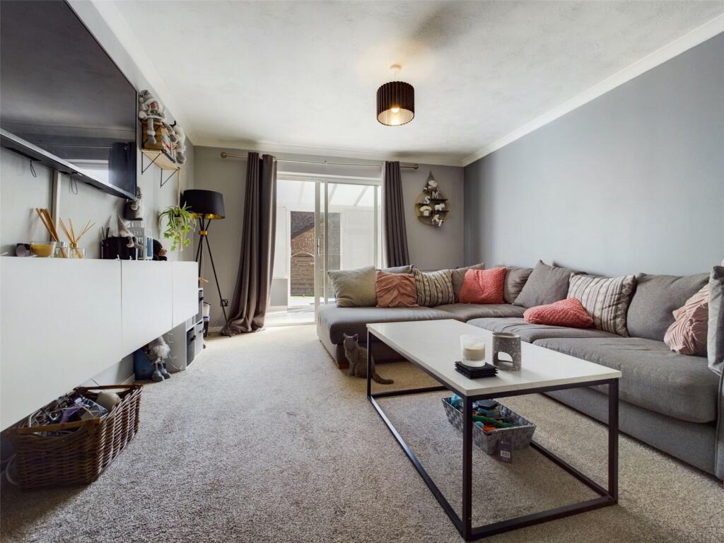 2 bedroom terraced house for sale in Pemberton Gardens, Calcot, Reading