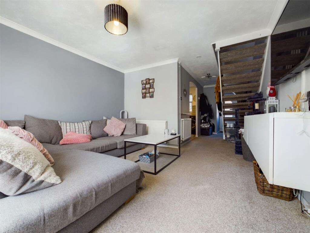 2 bedroom terraced house for sale in Pemberton Gardens, Calcot, Reading