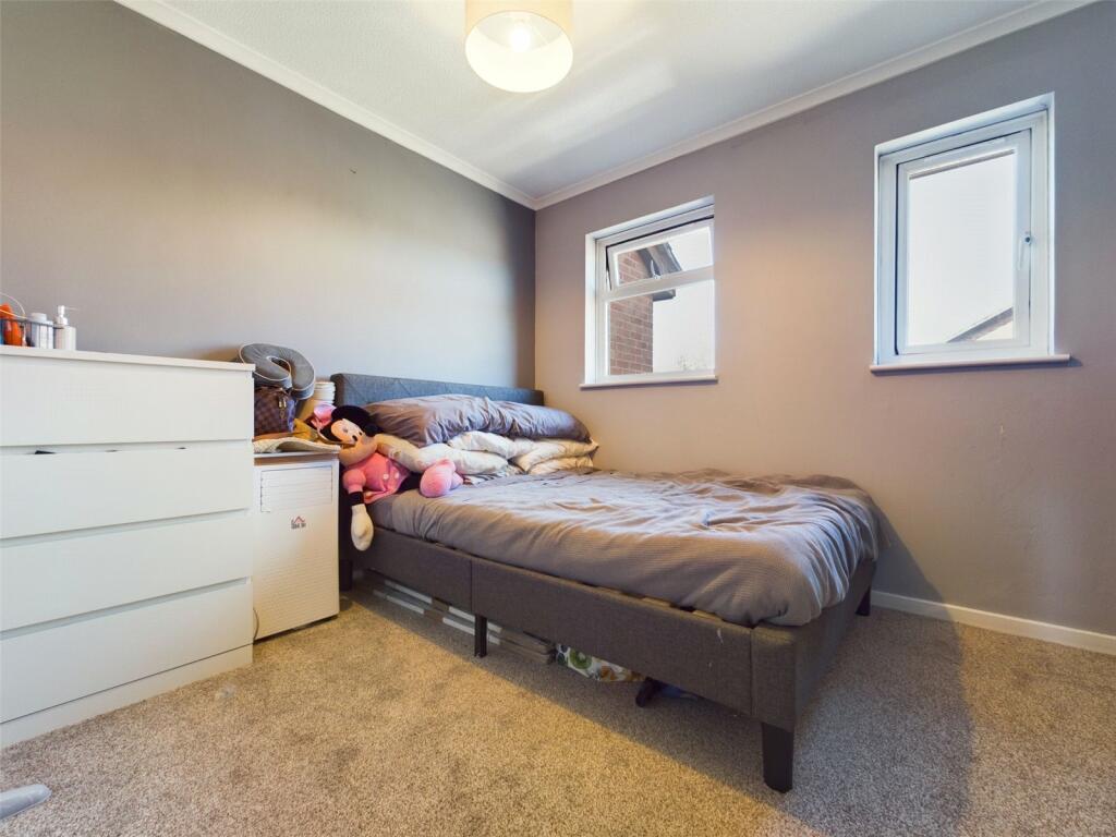 2 bedroom terraced house for sale in Pemberton Gardens, Calcot, Reading