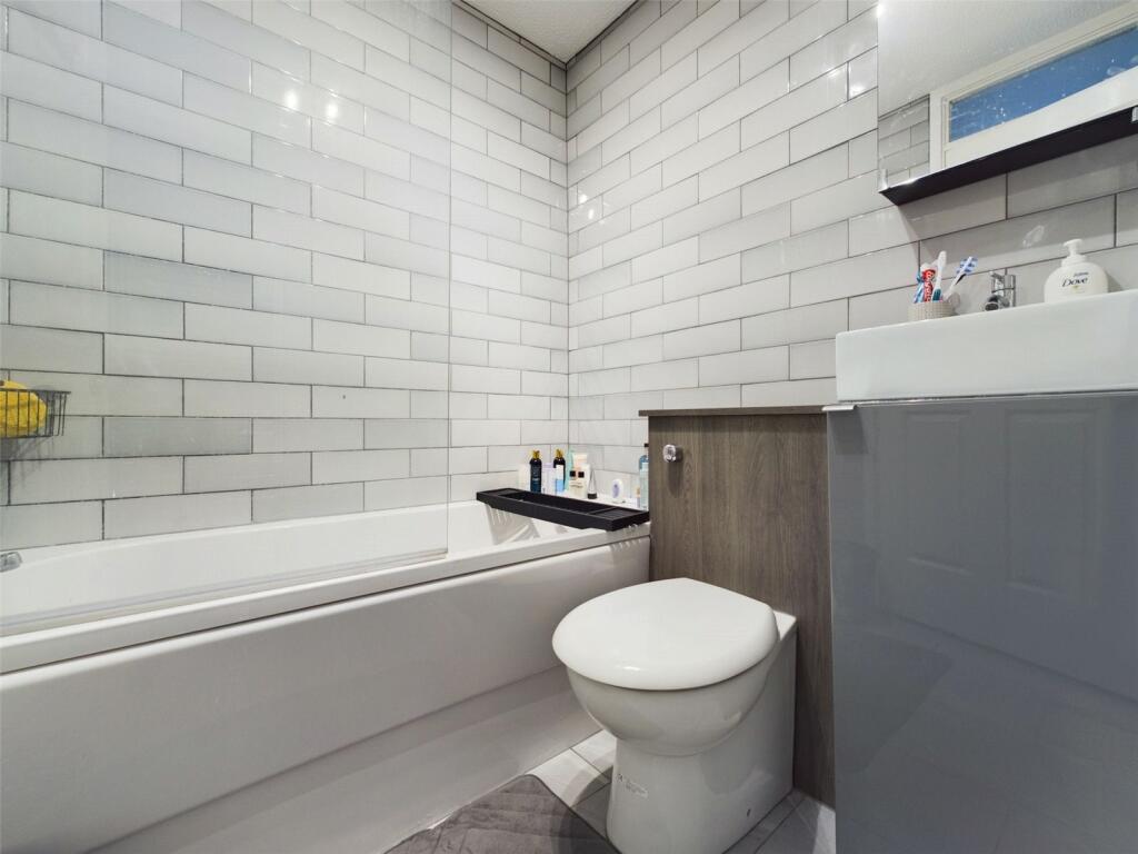 2 bedroom terraced house for sale in Pemberton Gardens, Calcot, Reading