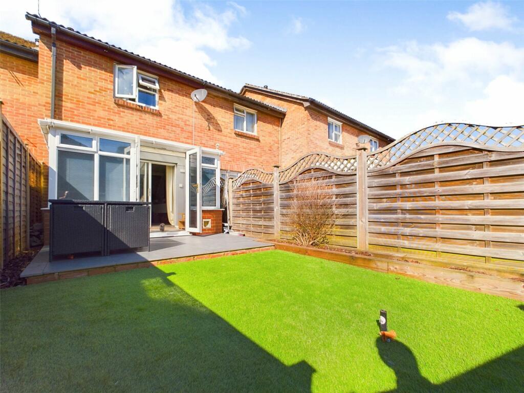 2 bedroom terraced house for sale in Pemberton Gardens, Calcot, Reading