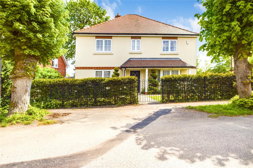4 bedroom detached house for sale in Wardle Avenue, Tilehurst, Reading