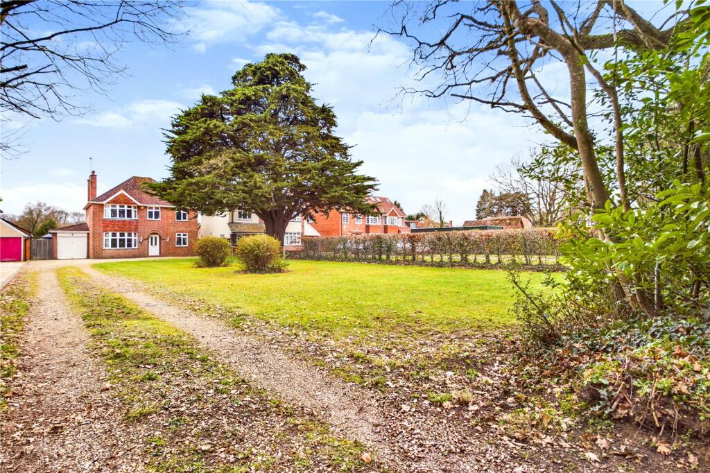 4 bedroom detached house for sale in New Lane Hill, Tilehurst, Reading