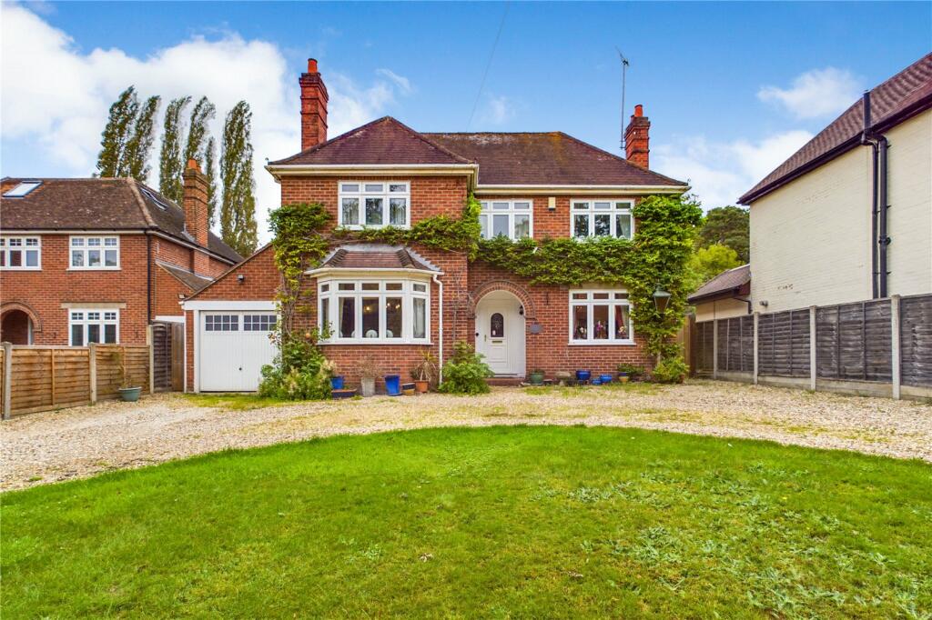 5 bedroom detached house for sale in Bath Road, Calcot, Reading
