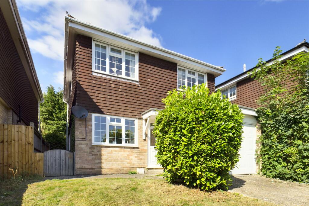 4 bedroom detached house for sale in Yew Tree Rise, Calcot, Reading, RG31