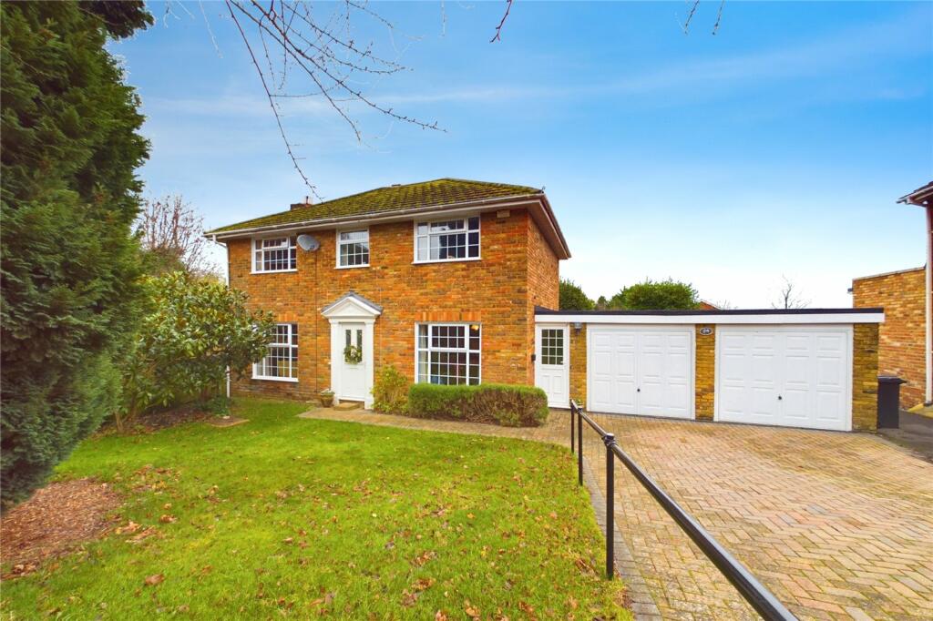 4 bedroom detached house for sale in The Birchwoods, Tilehurst, Reading