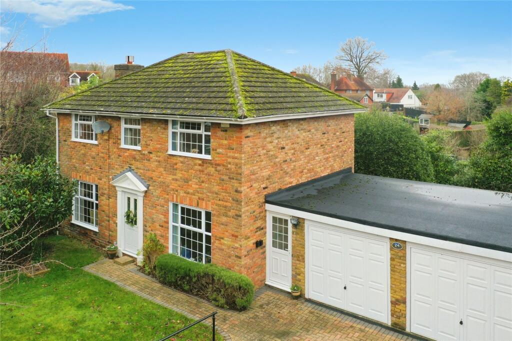 4 bedroom detached house for sale in The Birchwoods, Tilehurst, Reading