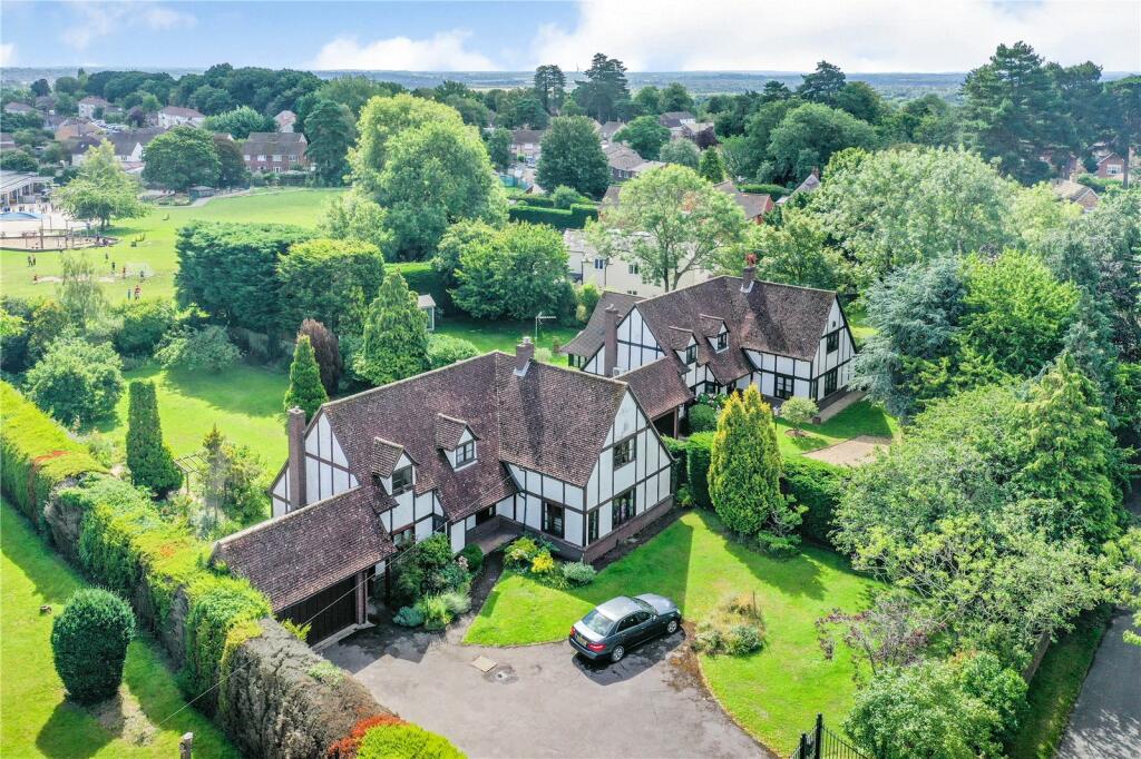 4 bedroom detached house for sale in Routh Lane, Tilehurst, Reading