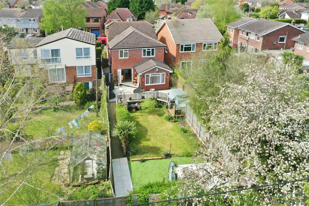 4 bedroom detached house for sale in Chestnut Grove, Purley on Thames, Reading, Berkshire, RG8