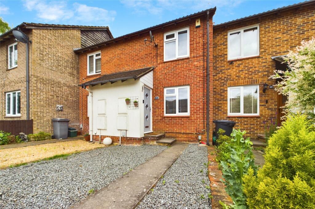 2 bedroom terraced house for sale in Sweet Briar Drive, Calcot, Reading