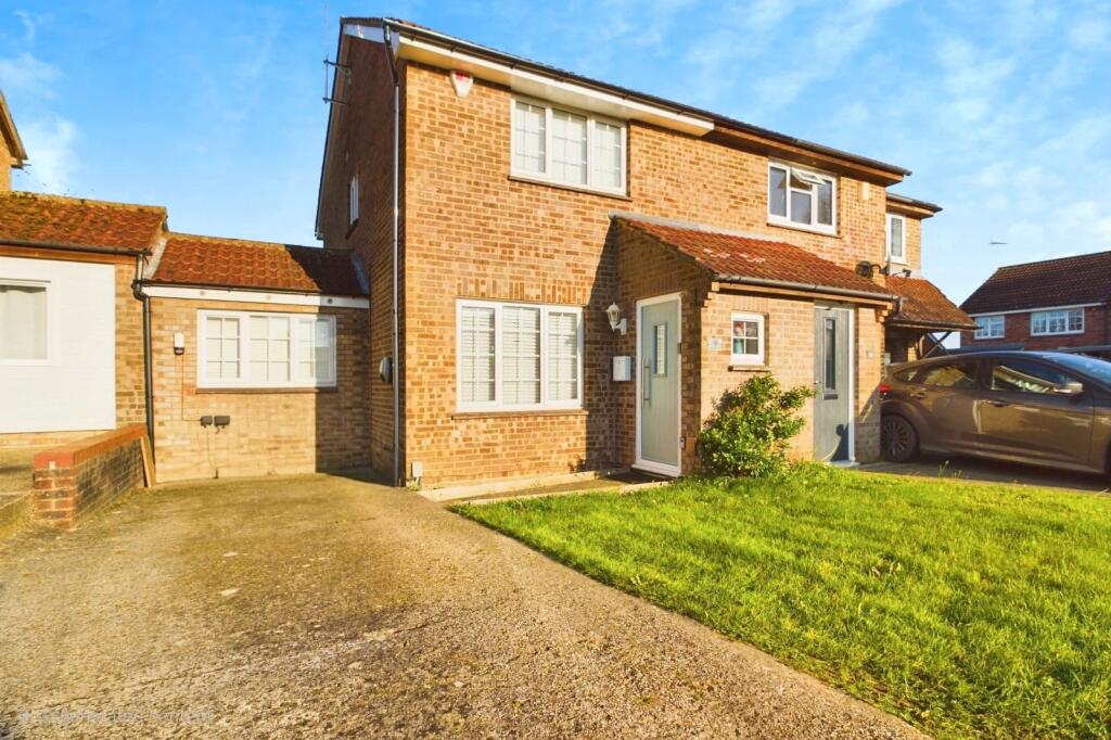 Main image of property: Cornwall Close, Tilehurst, Reading, Berkshire, RG31