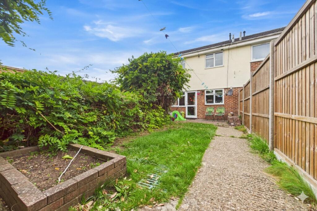 Main image of property: Swanholm Gardens, Calcot, Reading, Berkshire, RG31