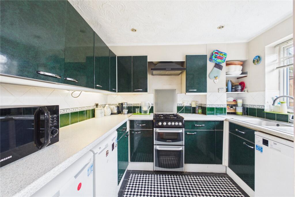 Main image of property: Swanholm Gardens, Calcot, Reading, Berkshire, RG31