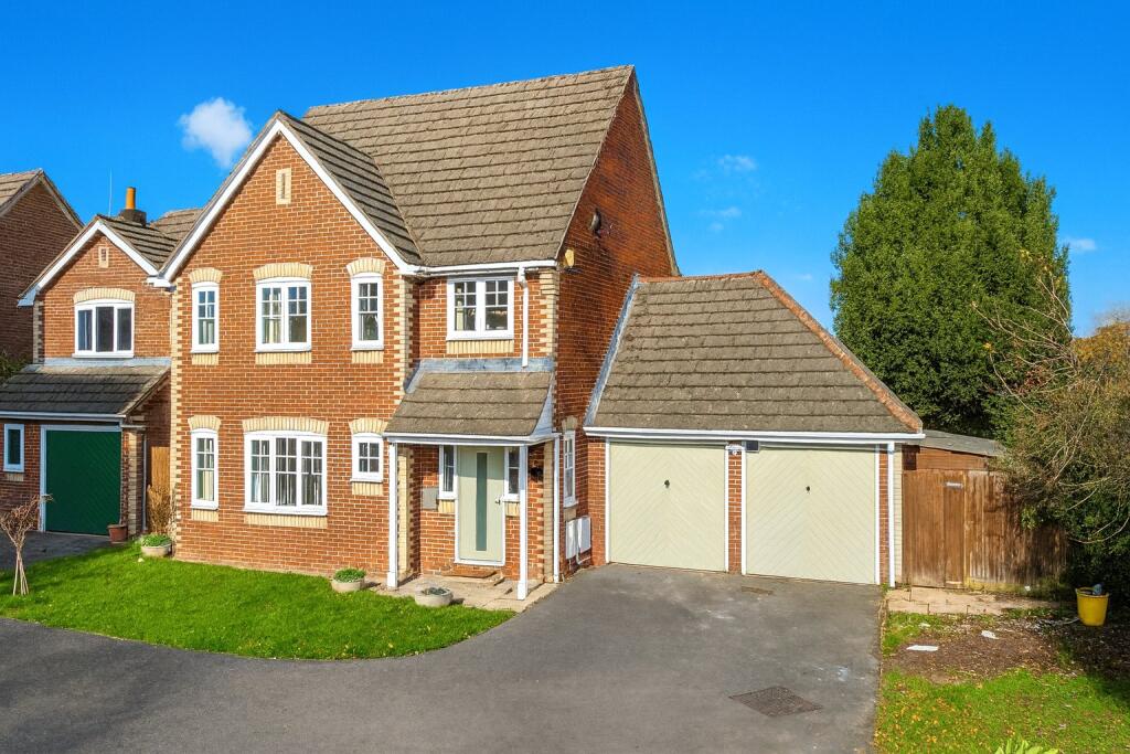 Main image of property: Manor Park Close, Tilehurst, Reading, Berkshire, RG30