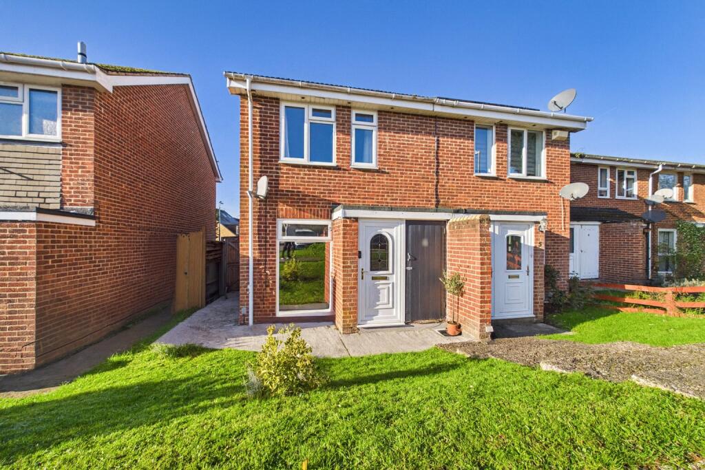 Main image of property: Swanholm Gardens, Calcot, Reading, Berkshire, RG31