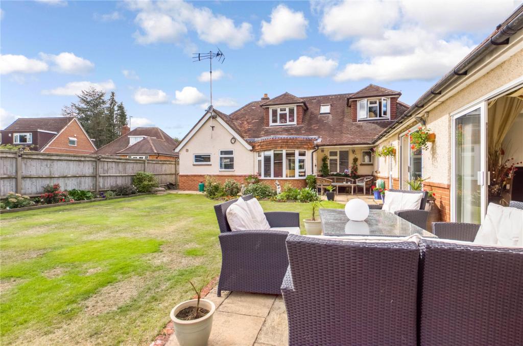 4 bedroom detached house for sale in Long Lane, Tilehurst, Reading