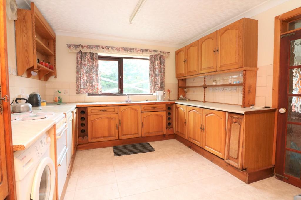 4 bedroom detached house for sale in Kings Avenue Sandwich Bay, CT13