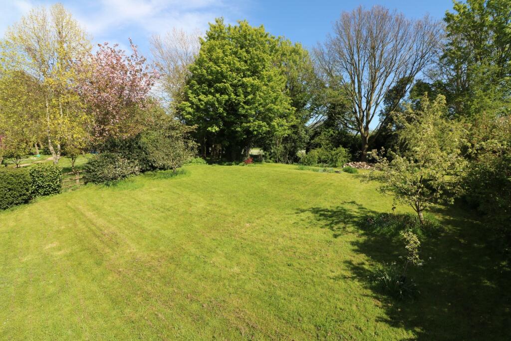 5 bedroom detached house for sale in Wigmore Lane, Eythorne, CT15