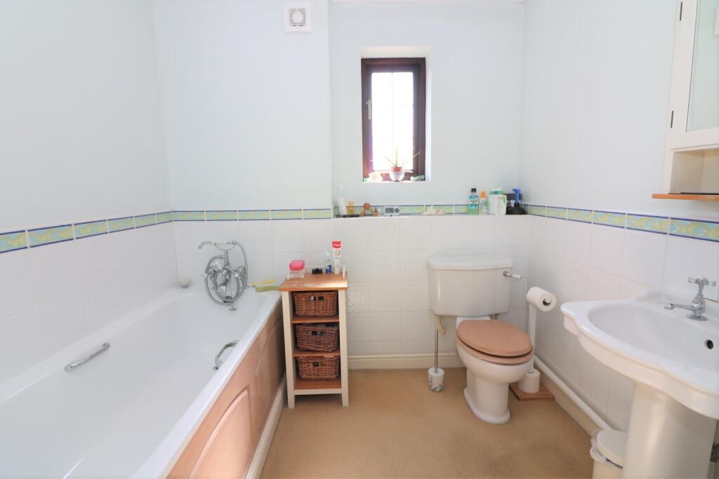 5 bedroom detached house for sale in Wigmore Lane, Eythorne, CT15