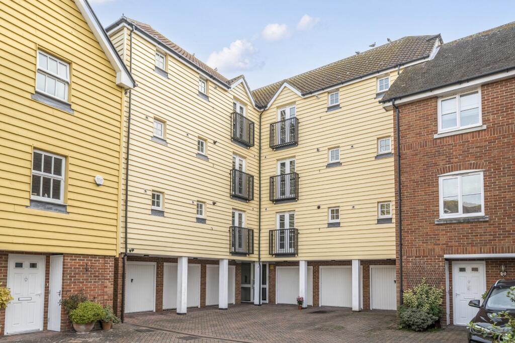 Main image of property: 16 Bridge Close, Sandwich, Kent, CT13