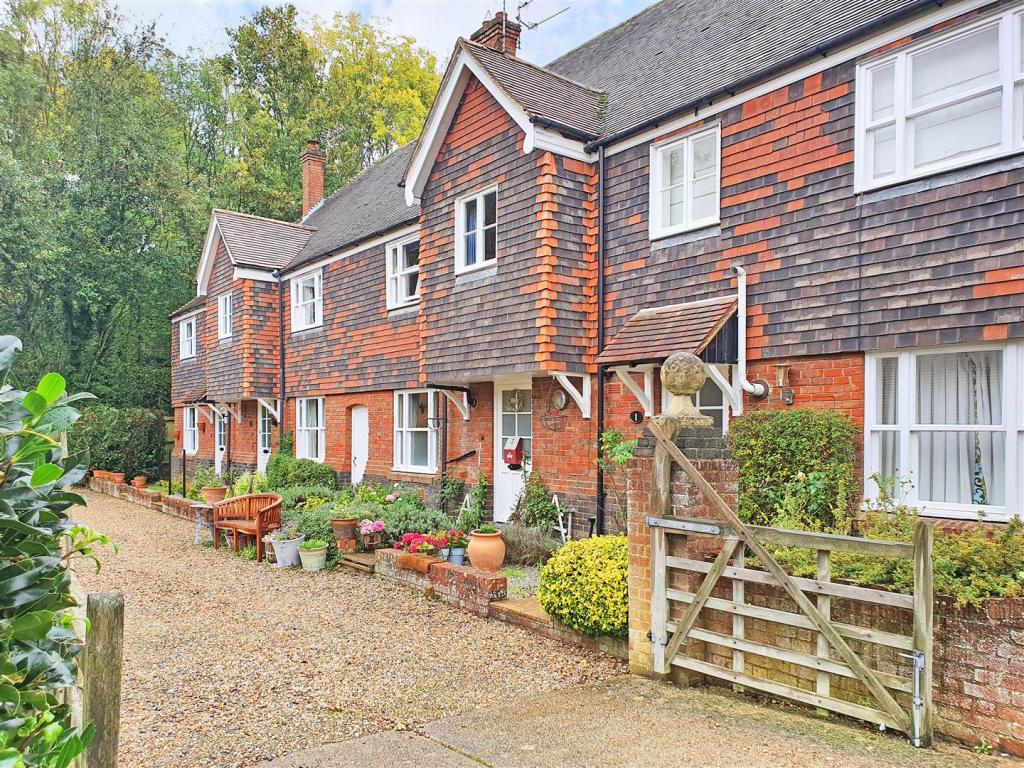 3 bedroom terraced house for sale in Church Hill, Harbledown