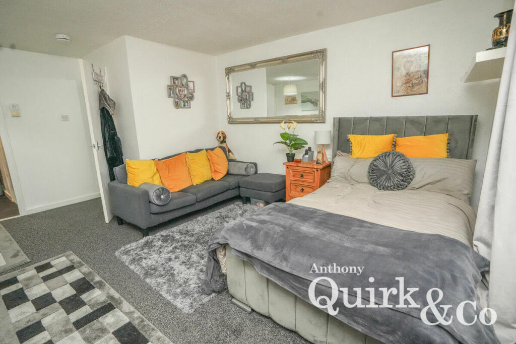 Studio flat for sale in Havengore, Pitsea, SS13
