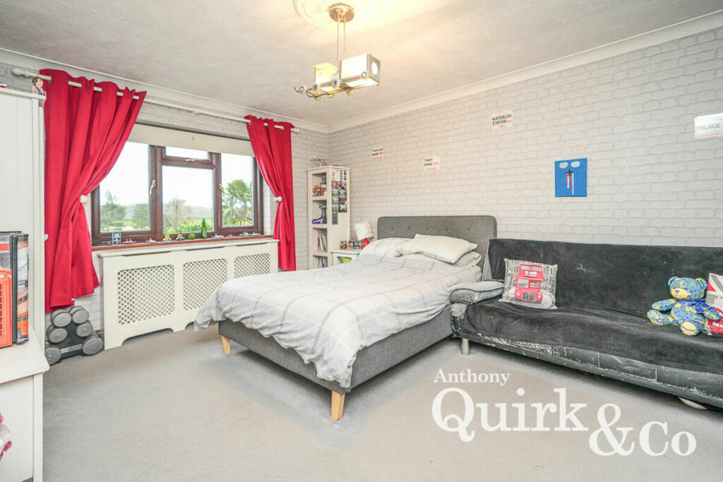 4 bedroom detached house for sale in Castle View Road, Canvey Island, SS8